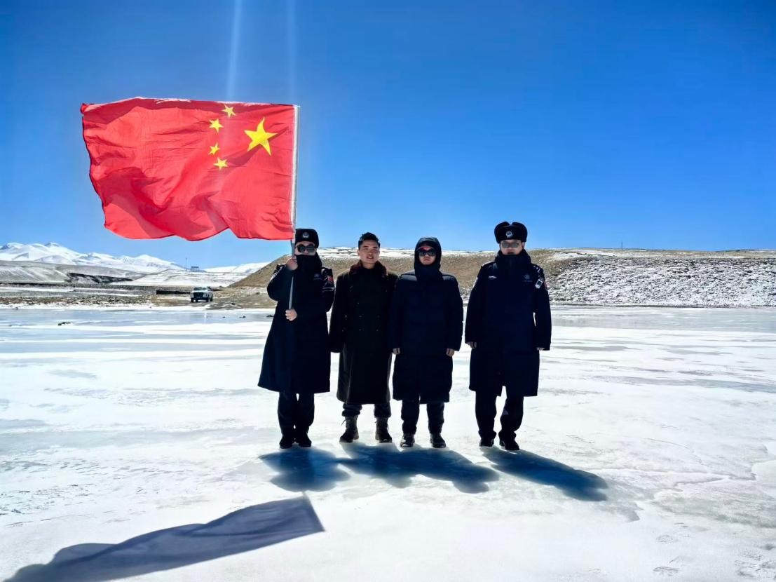 普玛江塘边境派出所联合巡边工作现场。（左二为常啸）。受访者供图。